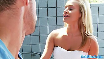 La Blonde Aux Gros Seins Kennedy Leigh Fait Une Fellation Qui Avale Le Sperme