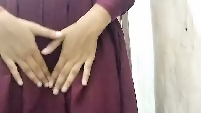 Bhabhi Sex With A 20-Year-Old Girl Who Enjoys Masturbating And Swallowing