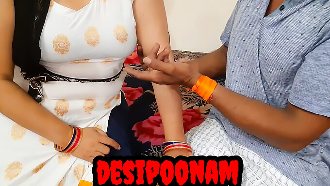 남편의 친구가 Desi Poonam을 잔인하고 더러운 카우걸 스타일로 따먹습니다