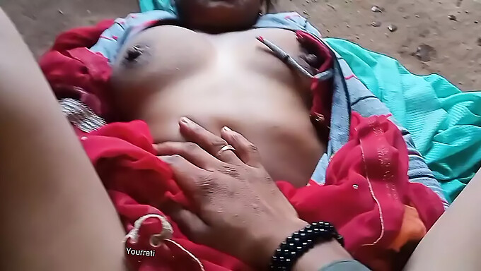 ટીન (18+) અને પરિપક્વ જોડી એક વાઇલ્ડ ફક ફેસ્ટમાં