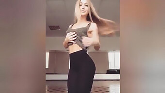 Modele Tinere Și Excitate De Pe Instagram Împart Imagini Fierbinți De Sex Acasă