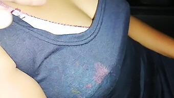 Milf Indiana Amadora Com Grandes Tetas Naturais E Buceta Molhada Recebe Uma Surpresa De Creampie