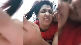 Esposa De Grandes Tetas Se Pone Traviesa Con El Vecino En Un Viaje De Negocios