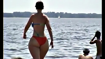 A Bunda Grande E Os Peitos Da Americana De 60 Anos São Capturados Na Câmera