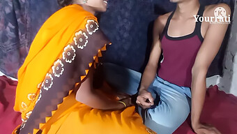 Une Femme De Ménage Indienne S'Engage Dans Une Activité Sexuelle Avec Son Employeur Après Avoir Échoué À Terminer Ses Tâches, Avec Un Audio Hindi Clair