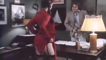 Sexul Secretarei Vintage: Un Film Erotic Clasic