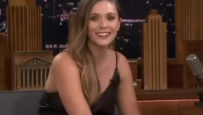 Penampilan Menggoda Dari Si Cantik Pirang Elizabeth Olsen