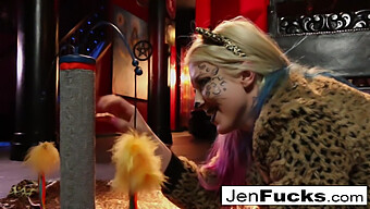 La Belleza Tatuada Jen Hexxx Ayuda A Leya A La Gata Con Un Enema De Leche