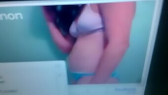 Remaja Bertemu Dengan Orang Asing Di Omegle Untuk Obrolan Seksual