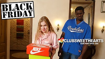 Hlboká Spokojnosť S Čiernym Členom Na Black Friday