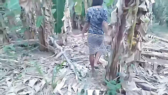 Sri Lankan Teen Gets Naughty In The Woods