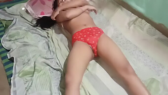 Kekasih Menghisap Dalam Lingerie Dengan Handjob Dan Seks Anal