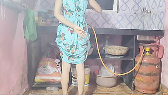 Desi Housewife Gets Intimate With Her Husband In The Kitchen