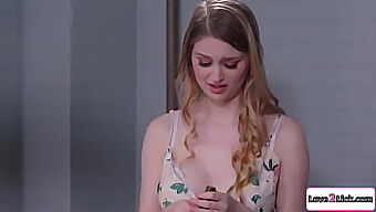 Serena Blair Se Răsfăț În Fetișul Picioarelor Și Linge Într-Un Porno Lesbian Gratuit