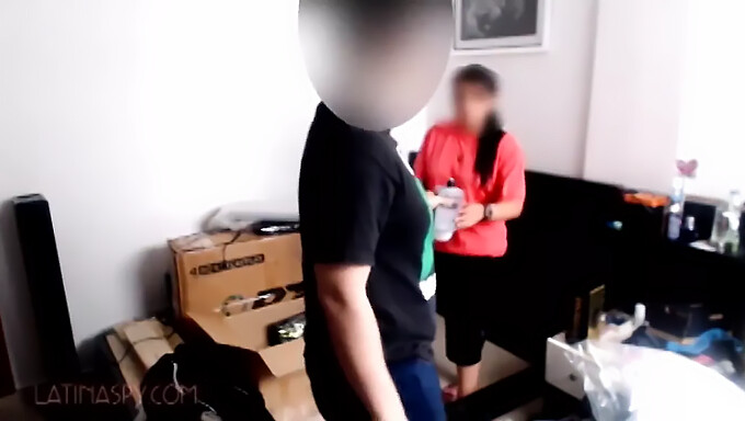 Wanita Pembersih Latina Dengan Punggung Besar Diliwat Dengan Kuat.