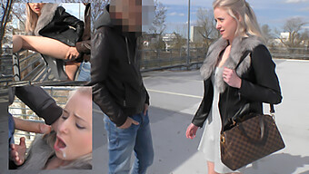 Les Gros Seins Naturels Rebondissent Alors Qu'Anna Mai Se Fait Baiser En Public!